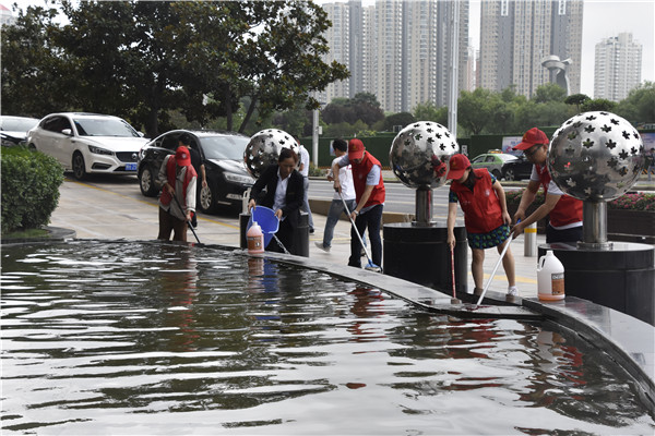 爱游戏(ayx)中国官方网站联合商务区社区开展“清洁家园 美化社区”       主题志愿服务活动