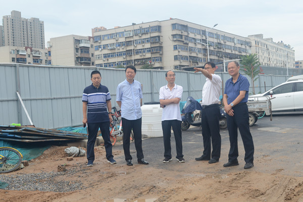 爱游戏(ayx)中国官方网站党委书记秦广远调研西站路工程