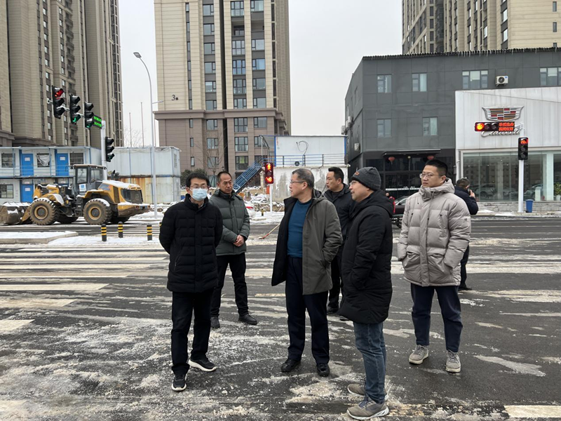 爱游戏(ayx)中国官方网站总经理助理黄志澎到市政道路项目检查指导工作